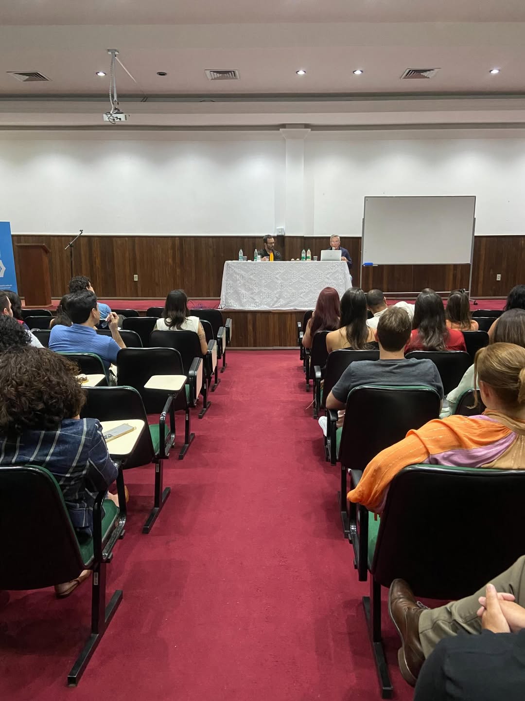 Aula do Professor Jean-Michel Vives 03